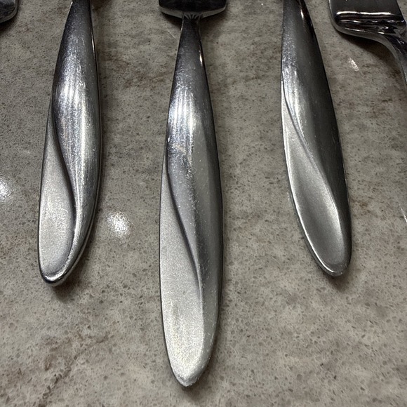 Set of 5 Oneida SIMMER Stainless Glossy Frosted Swirl Dinner Forks 8 Inch - Picture 3 of 7